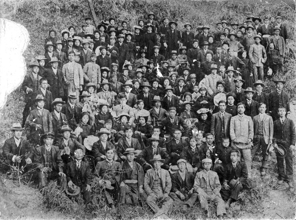 1908年、ブラジル移住前に日本で撮影された笠戸丸の乗客たち